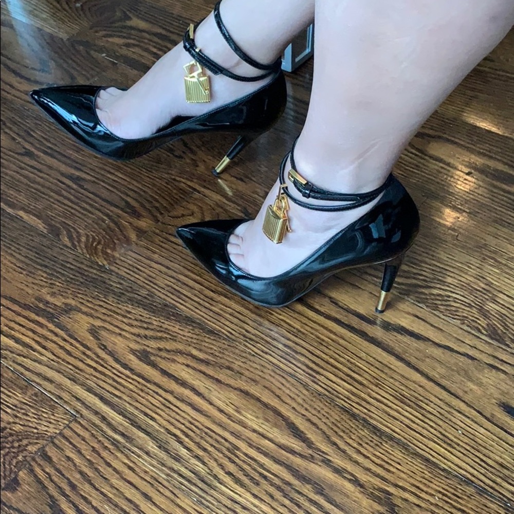 TOM FORD
Patent Ankle-Lock Pump, Black